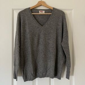 Merci Paris Heather Gray Cashmere V-Neck Pullover Sweater
